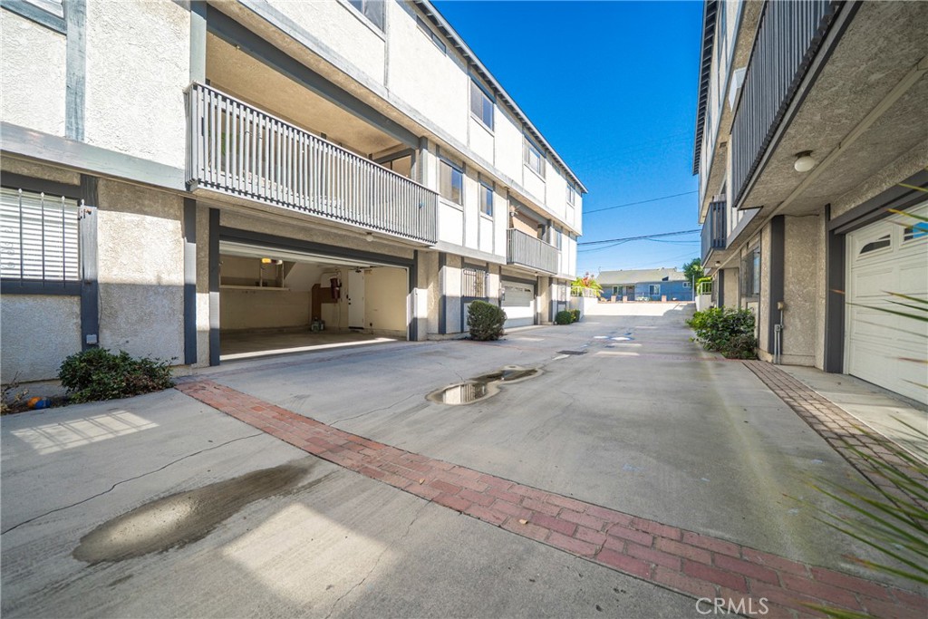 14927 Condon Avenue 7