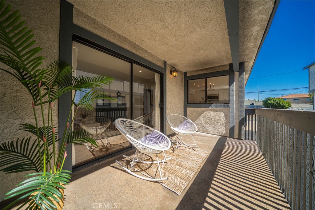 14927 Condon Avenue 7