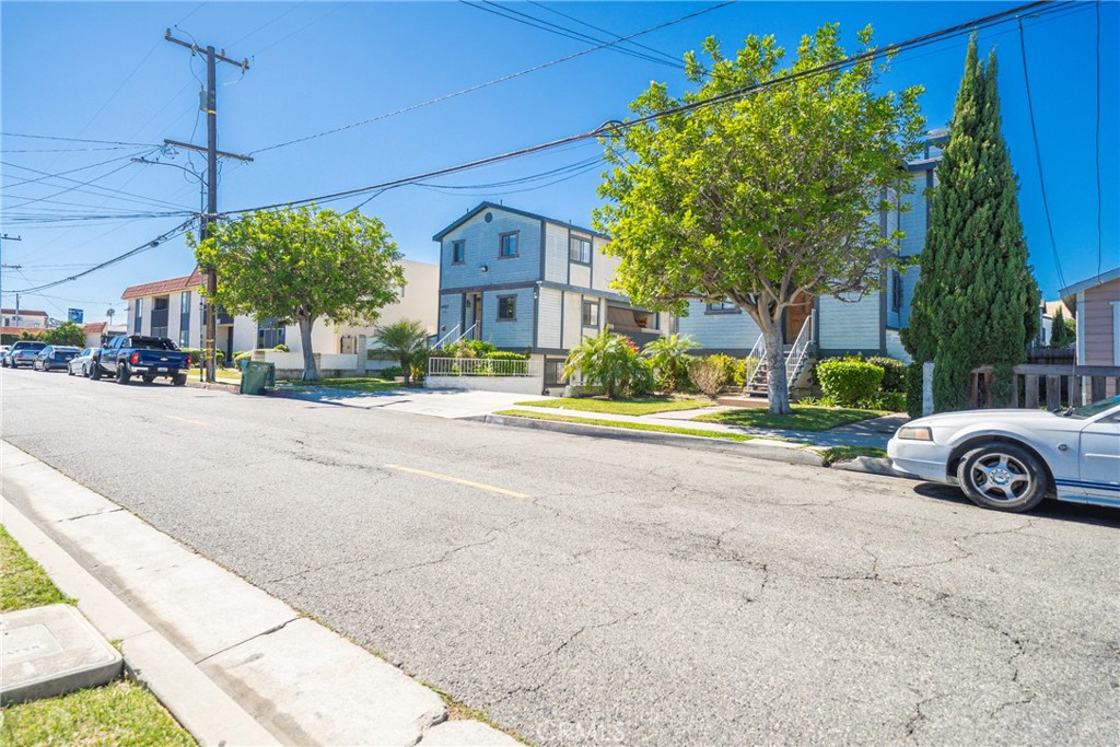 14927 Condon Avenue 7