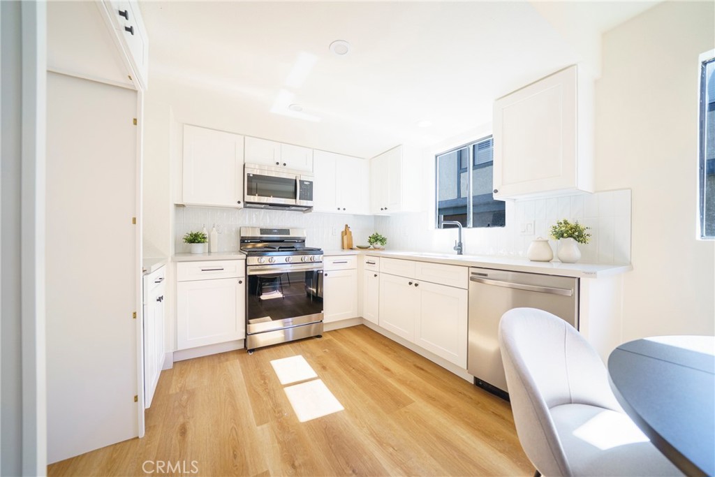 14927 Condon Avenue 7