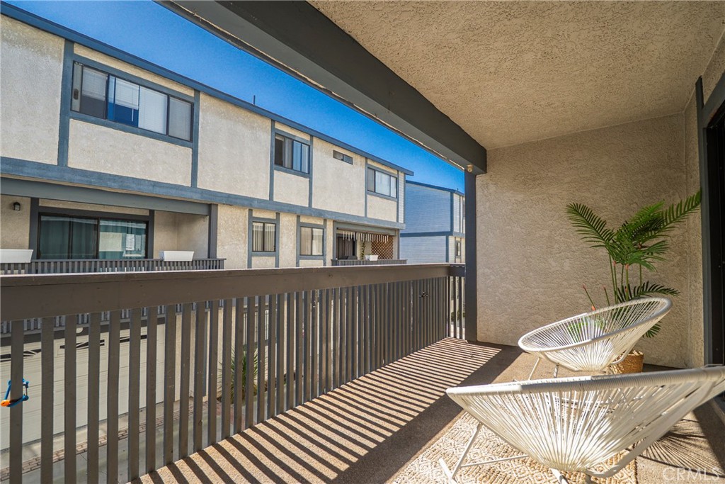 14927 Condon Avenue 7