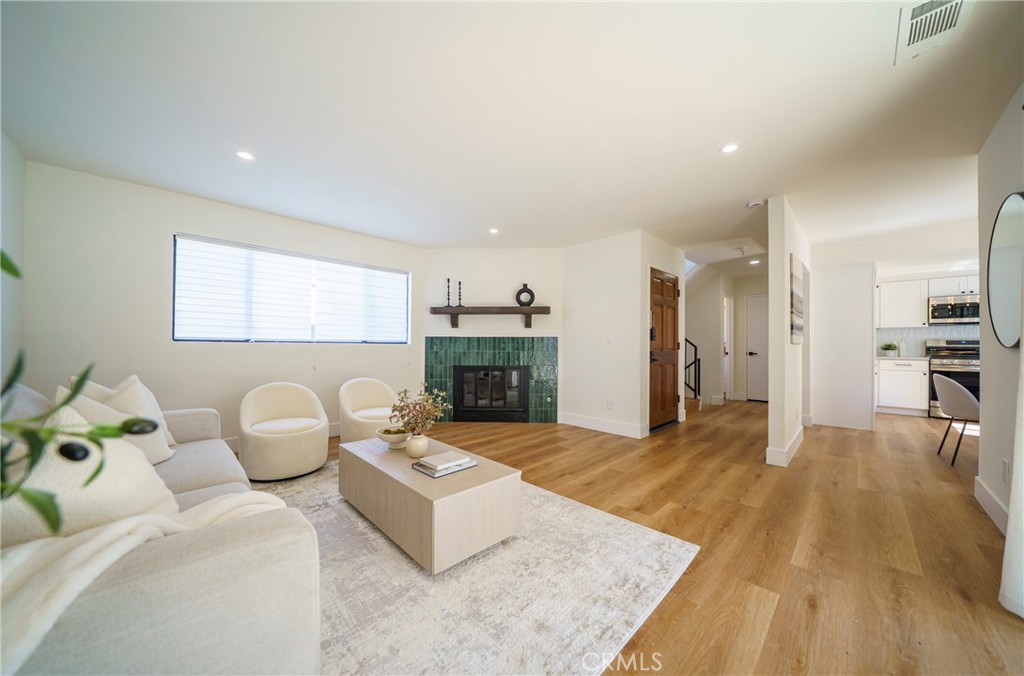 14927 Condon Avenue 7