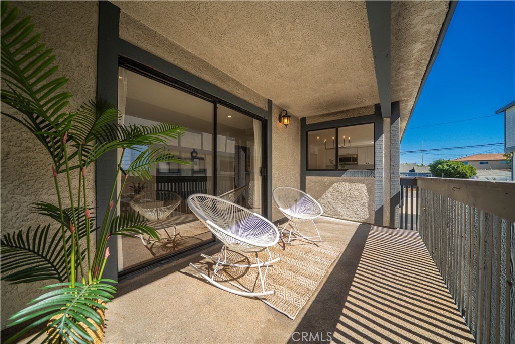 14927 Condon Avenue 7