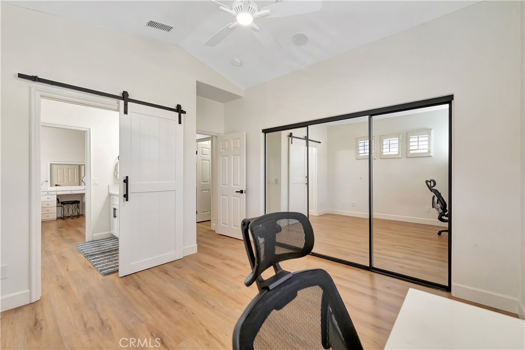 1142 Soto Place