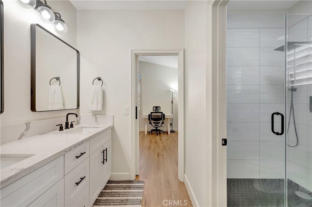 1142 Soto Place