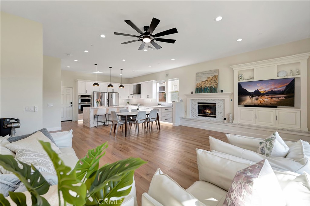1142 Soto Place