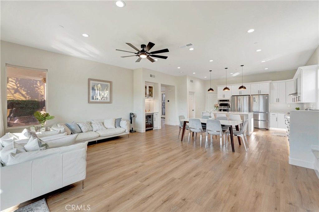1142 Soto Place