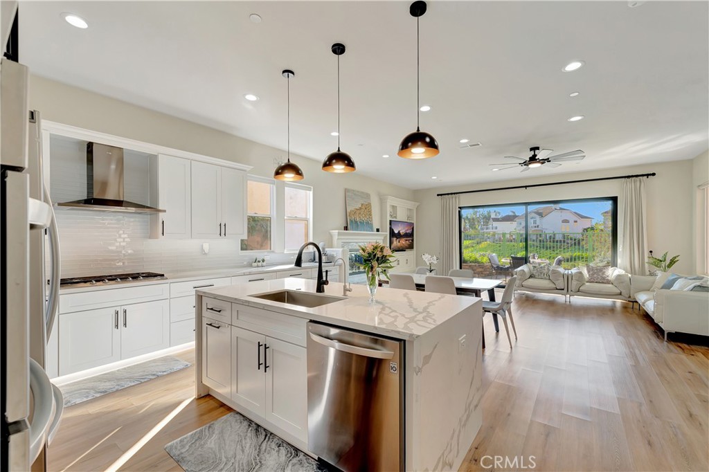 1142 Soto Place