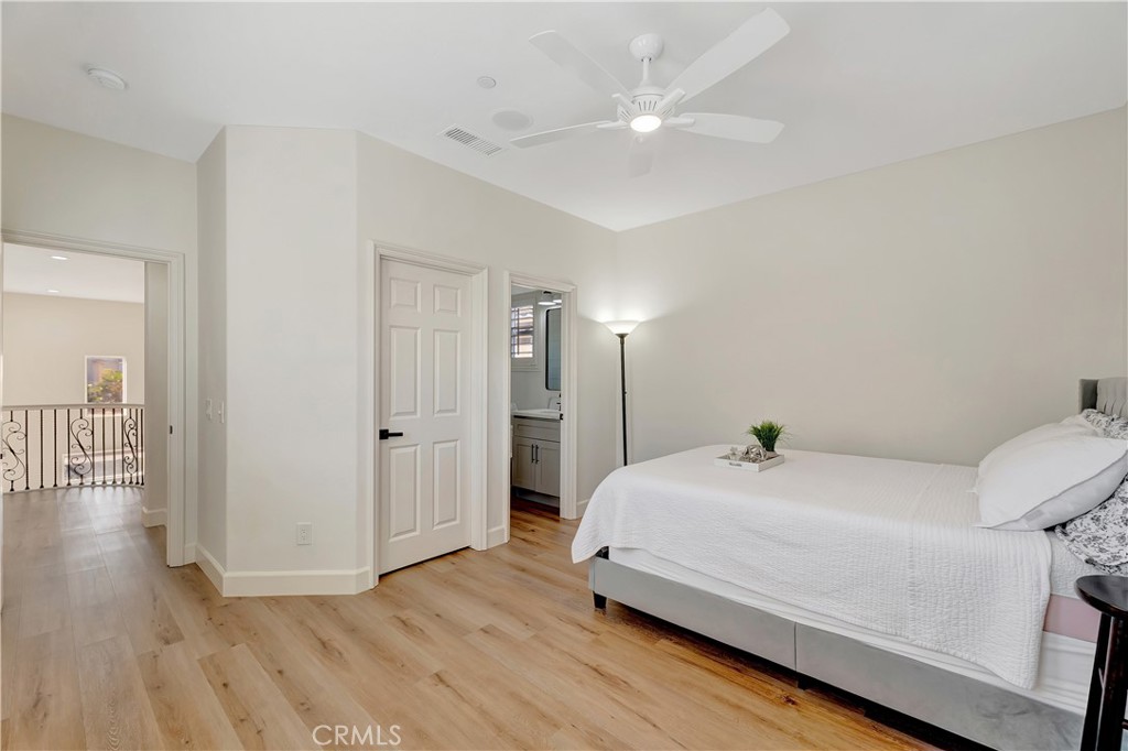 1142 Soto Place