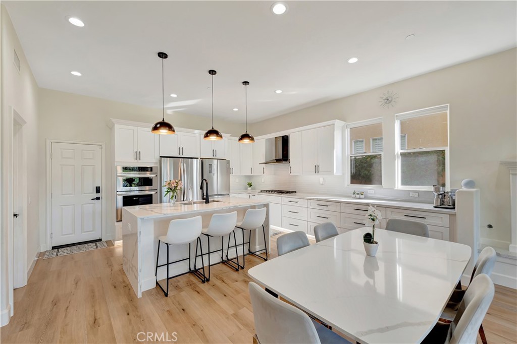 1142 Soto Place