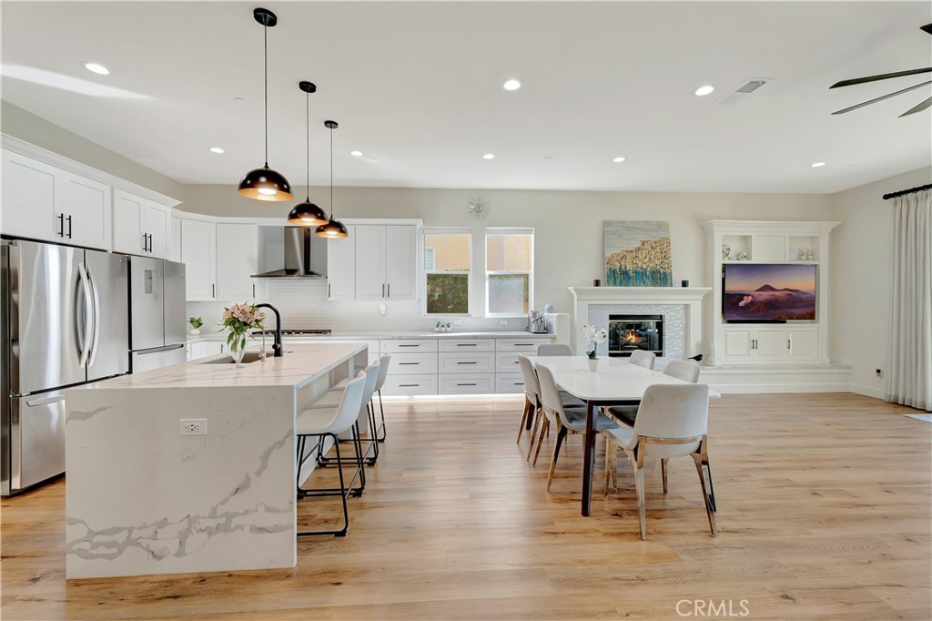 1142 Soto Place