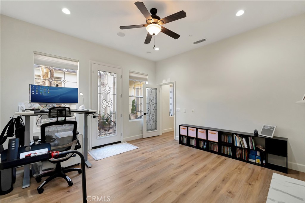 1142 Soto Place