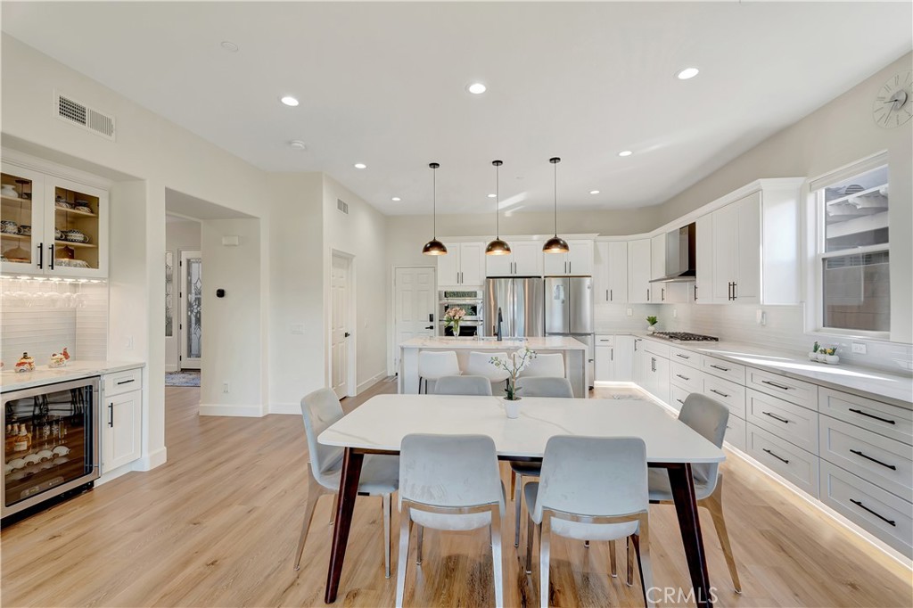 1142 Soto Place
