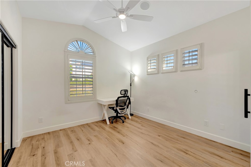 1142 Soto Place