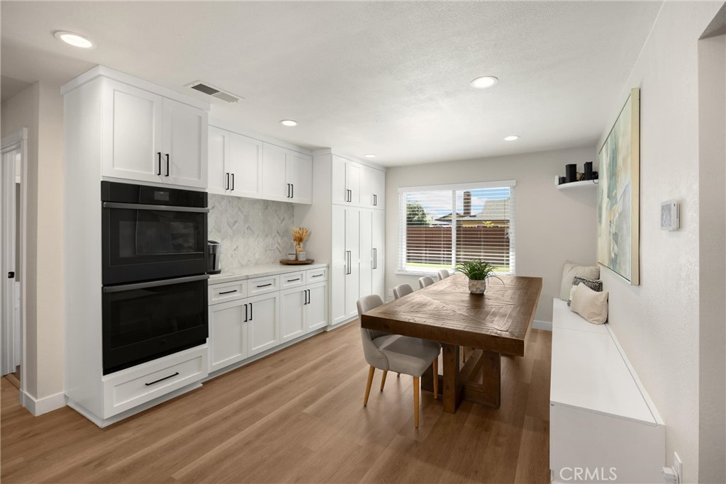16692 Meadowview