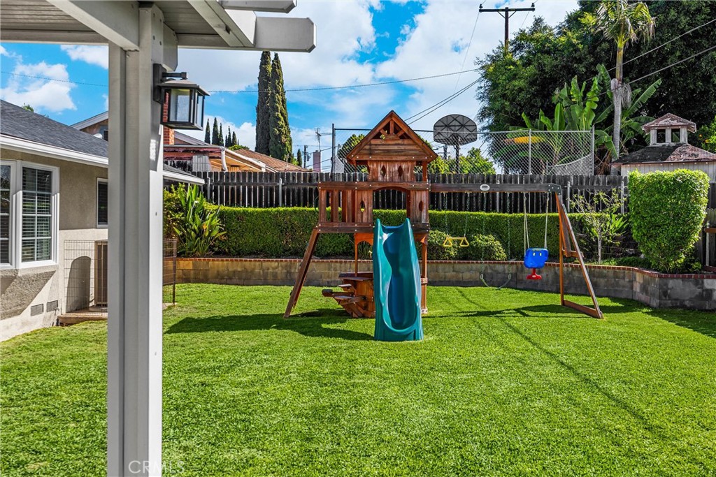 16692 Meadowview