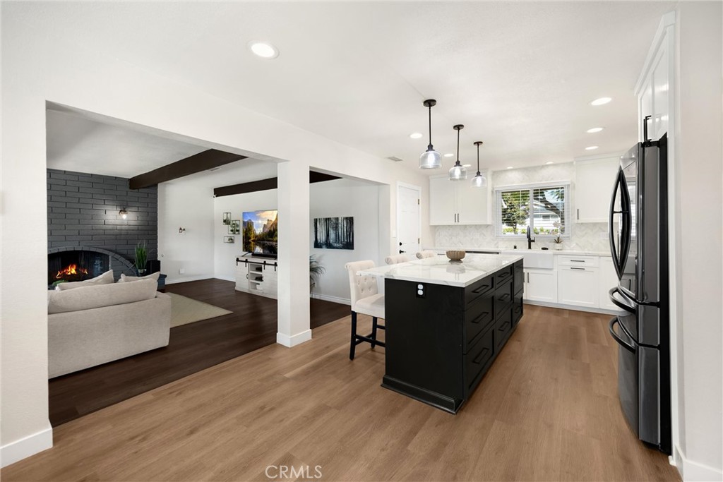 16692 Meadowview