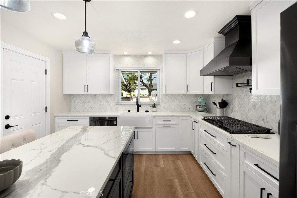 16692 Meadowview
