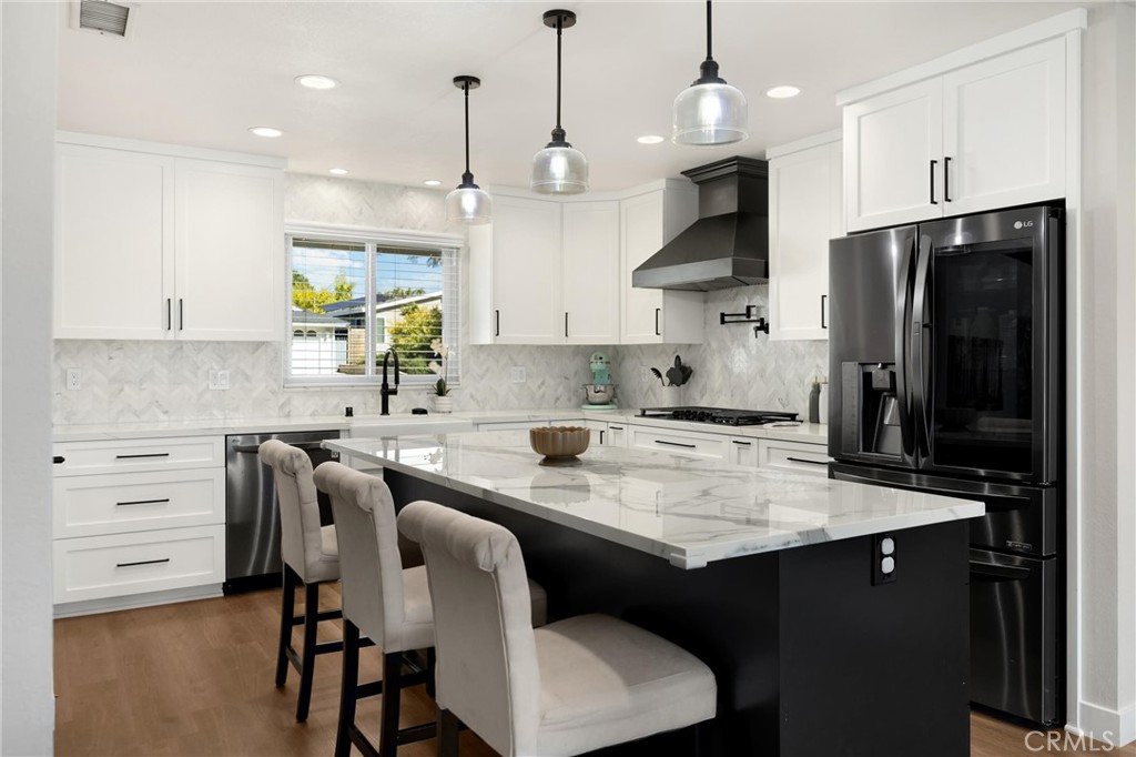 16692 Meadowview