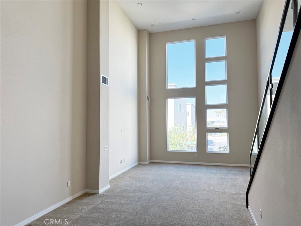 1508 W Artesia