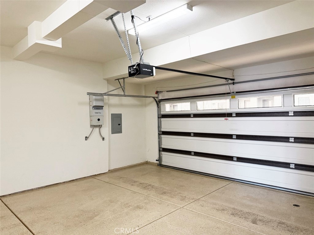 1508 W Artesia