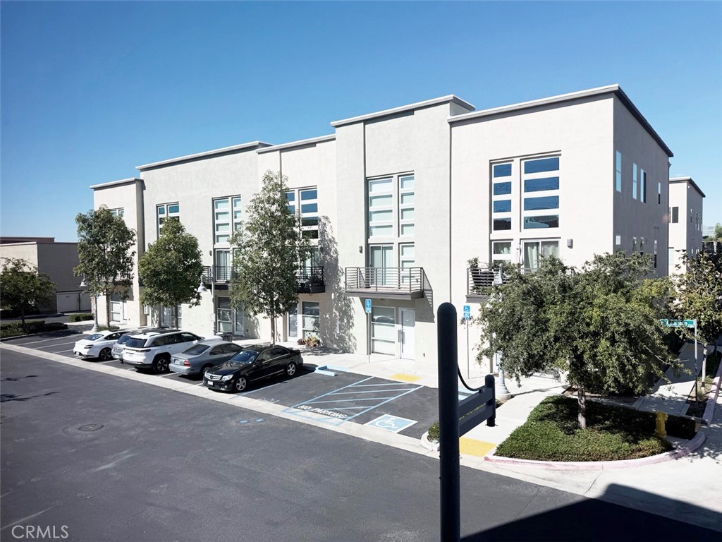 1508 W Artesia