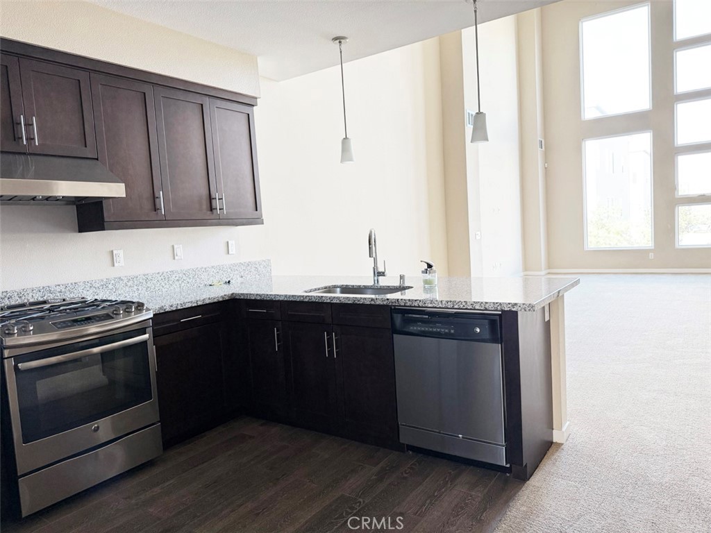 1508 W Artesia