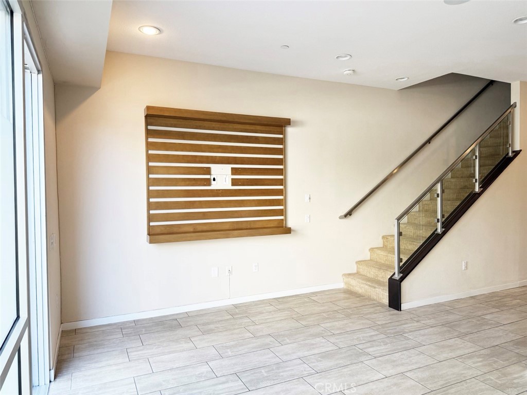 1508 W Artesia