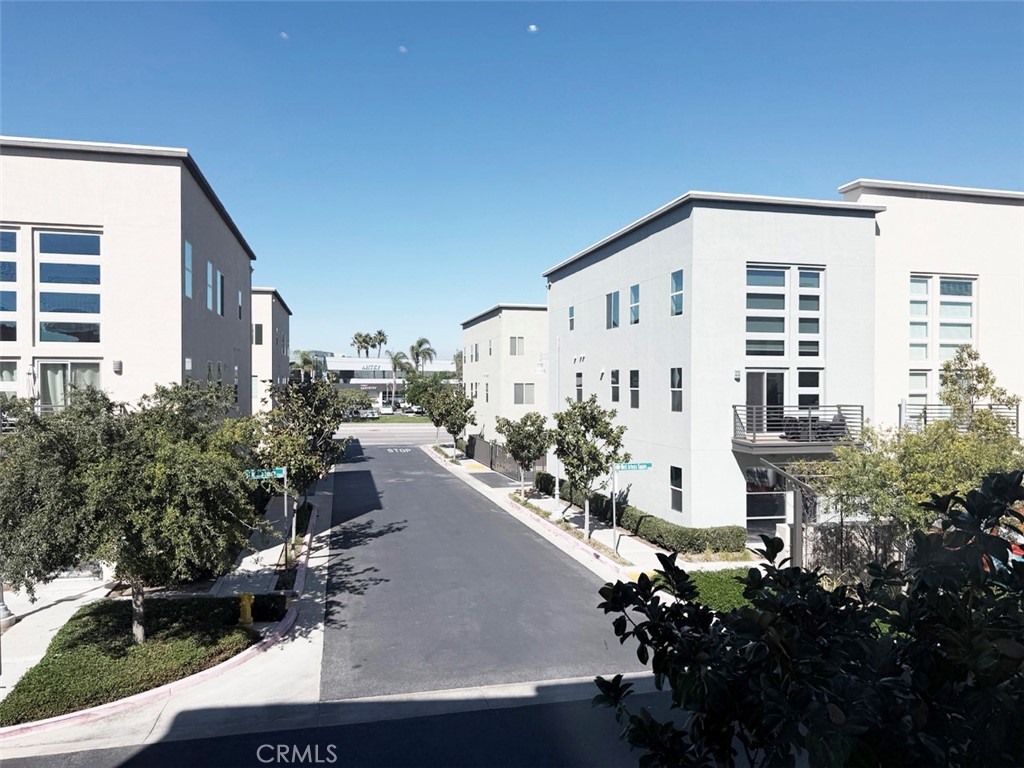 1508 W Artesia