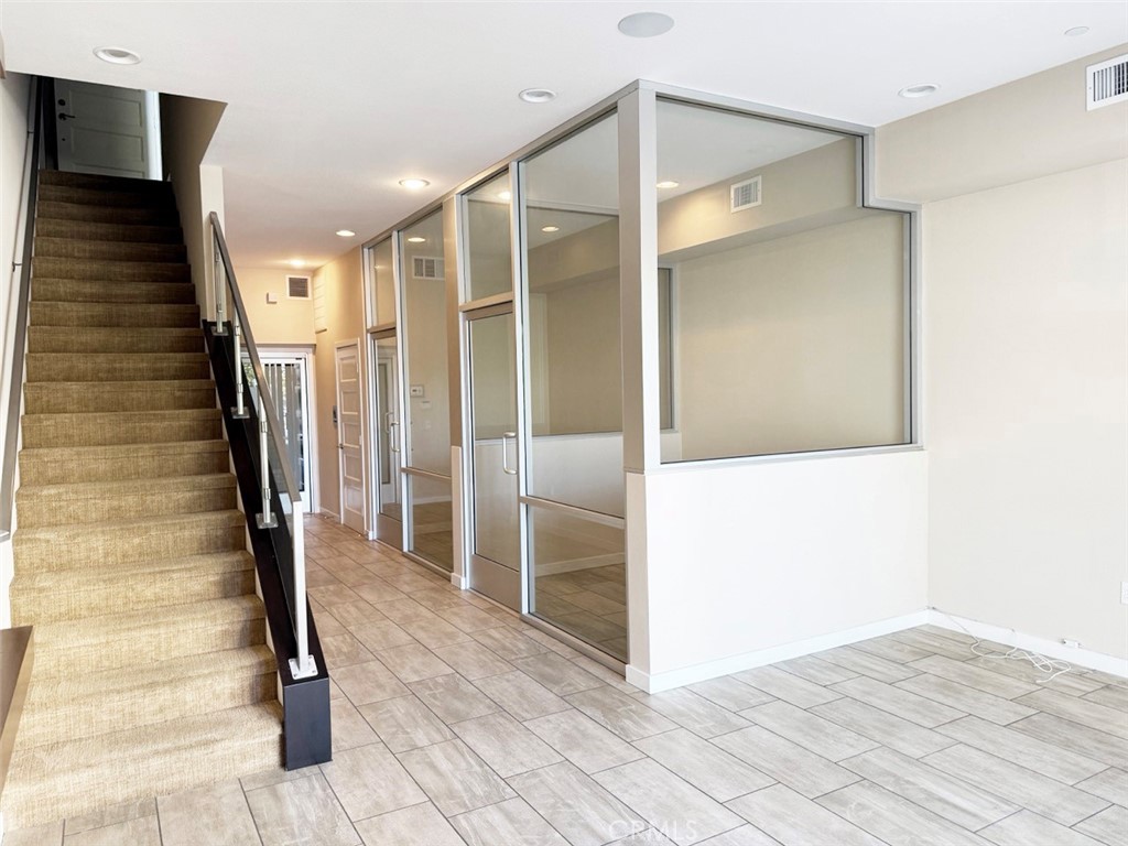 1508 W Artesia