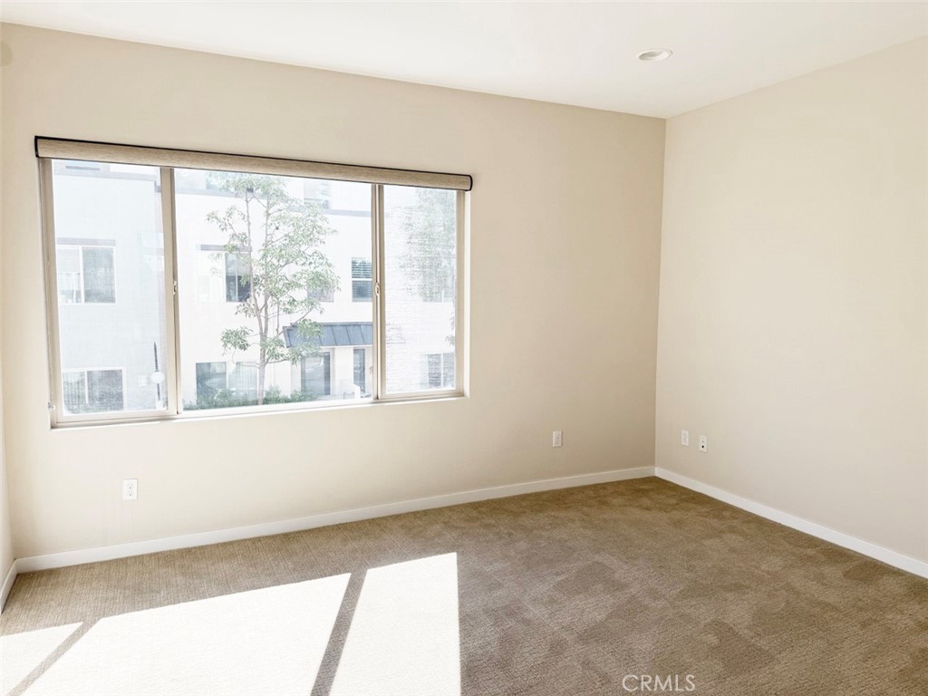 1508 W Artesia