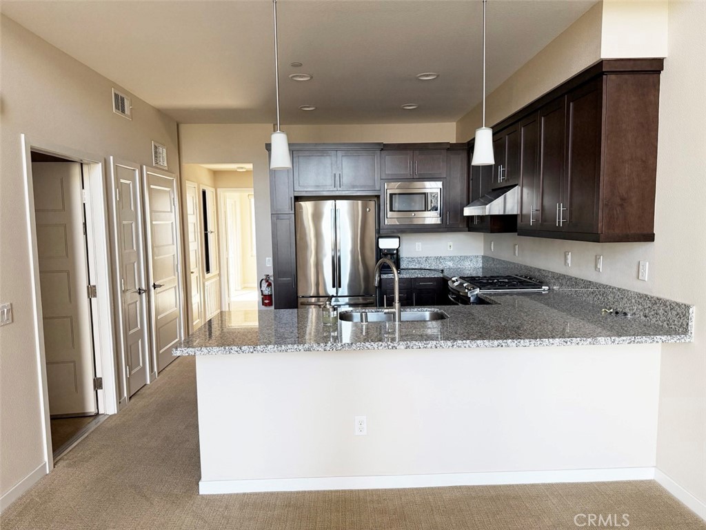 1508 W Artesia