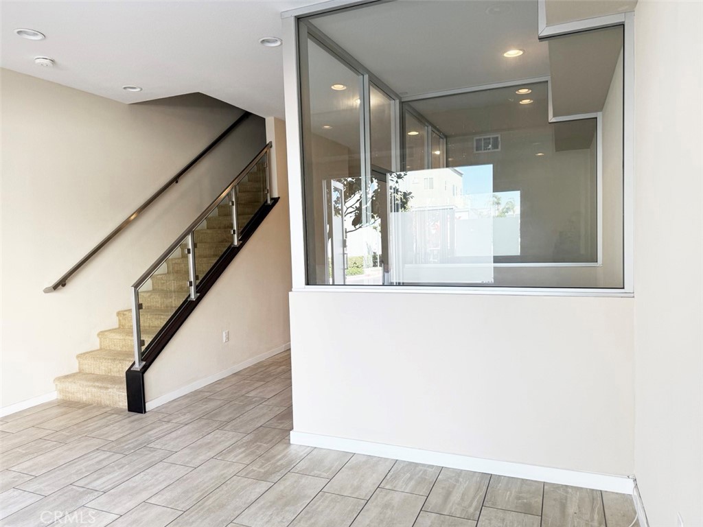 1508 W Artesia