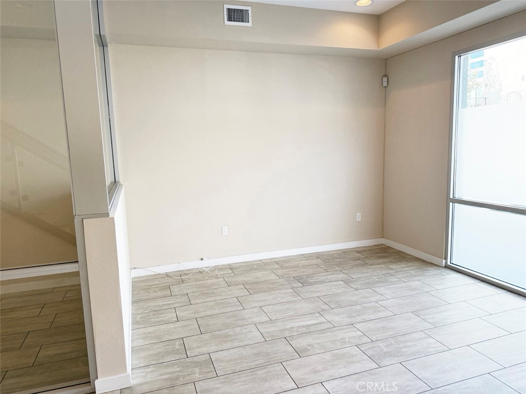 1508 W Artesia