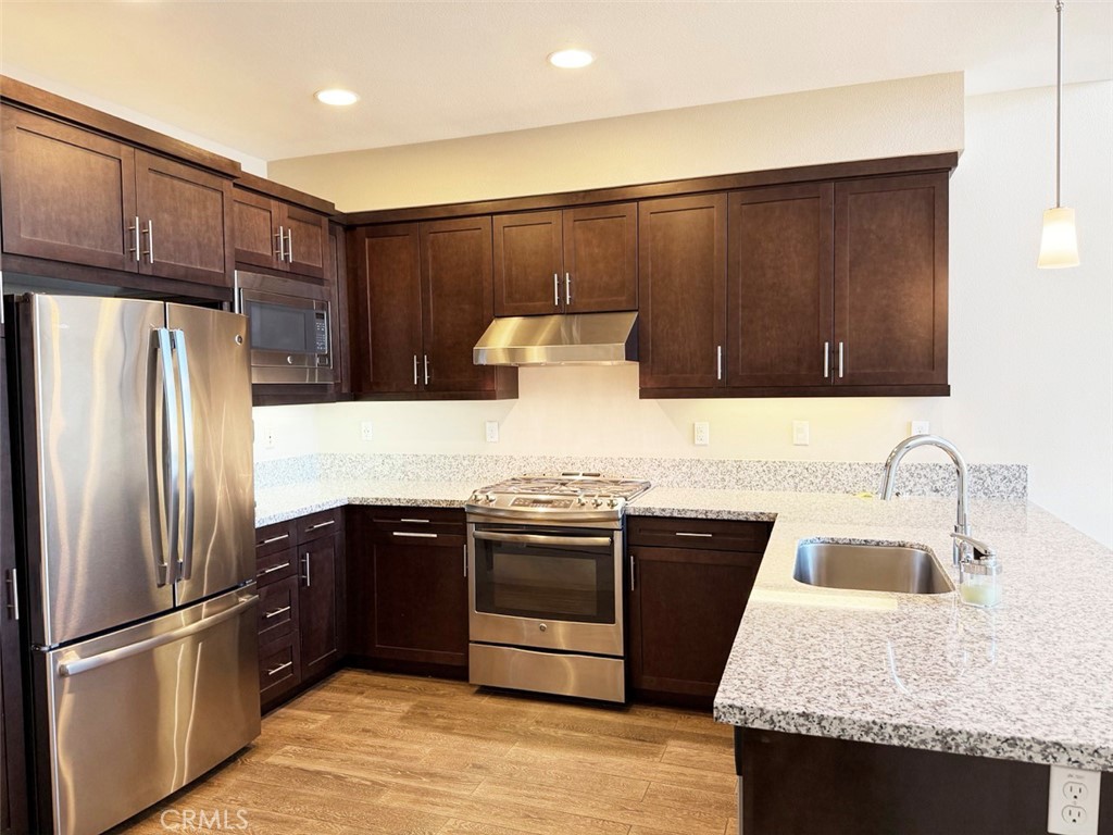 1508 W Artesia