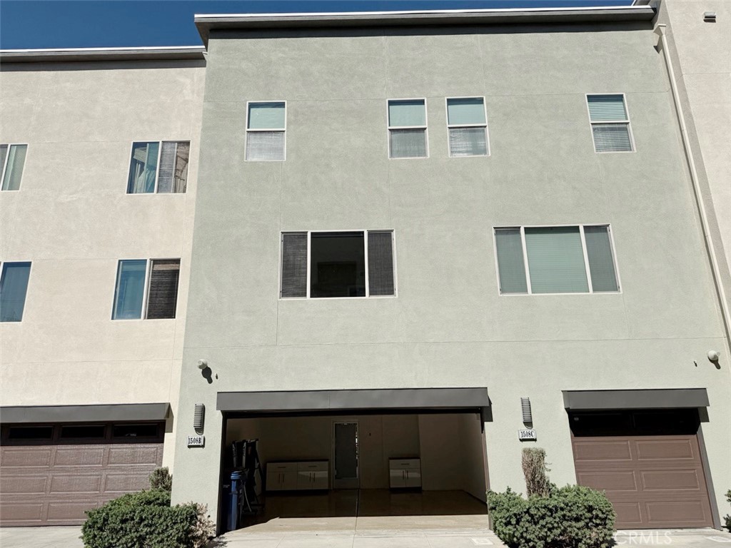 1508 W Artesia