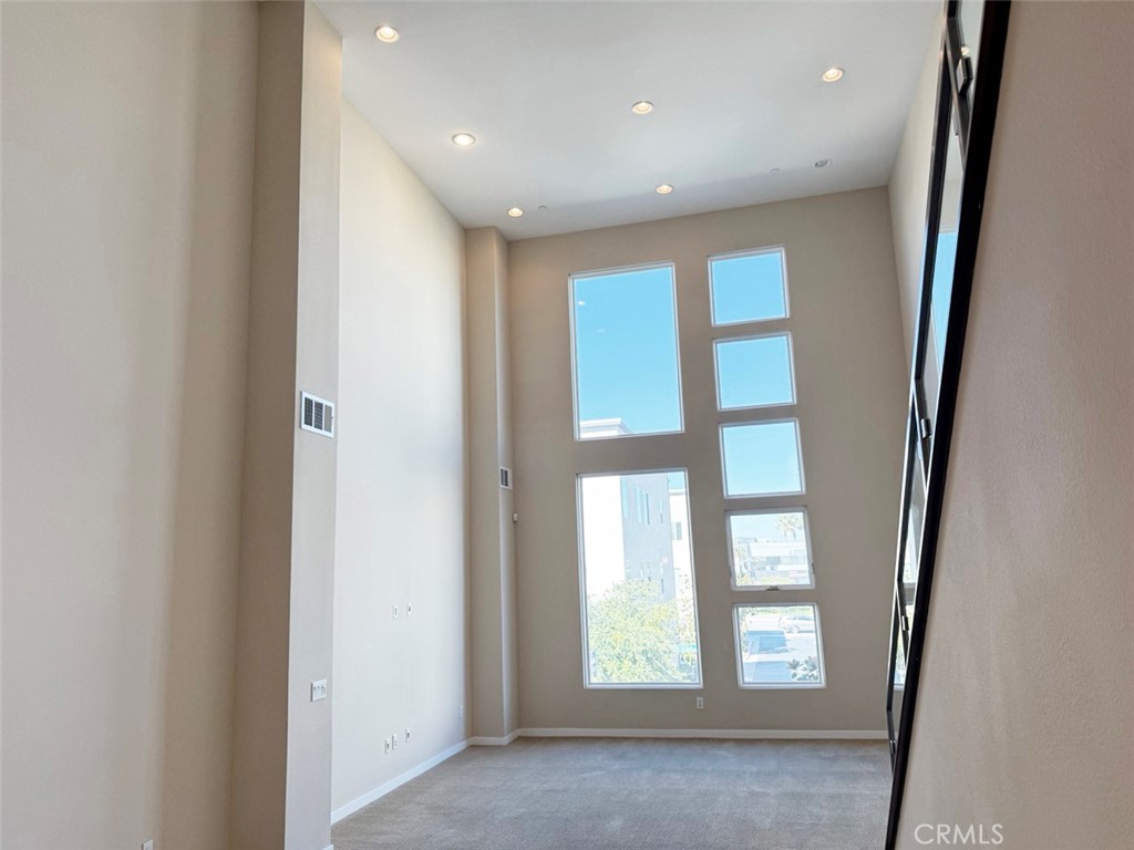 1508 W Artesia