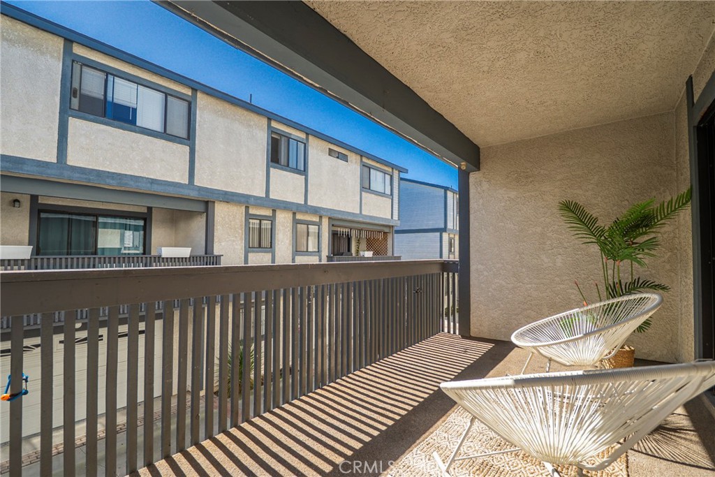 14927 Condon Avenue 7