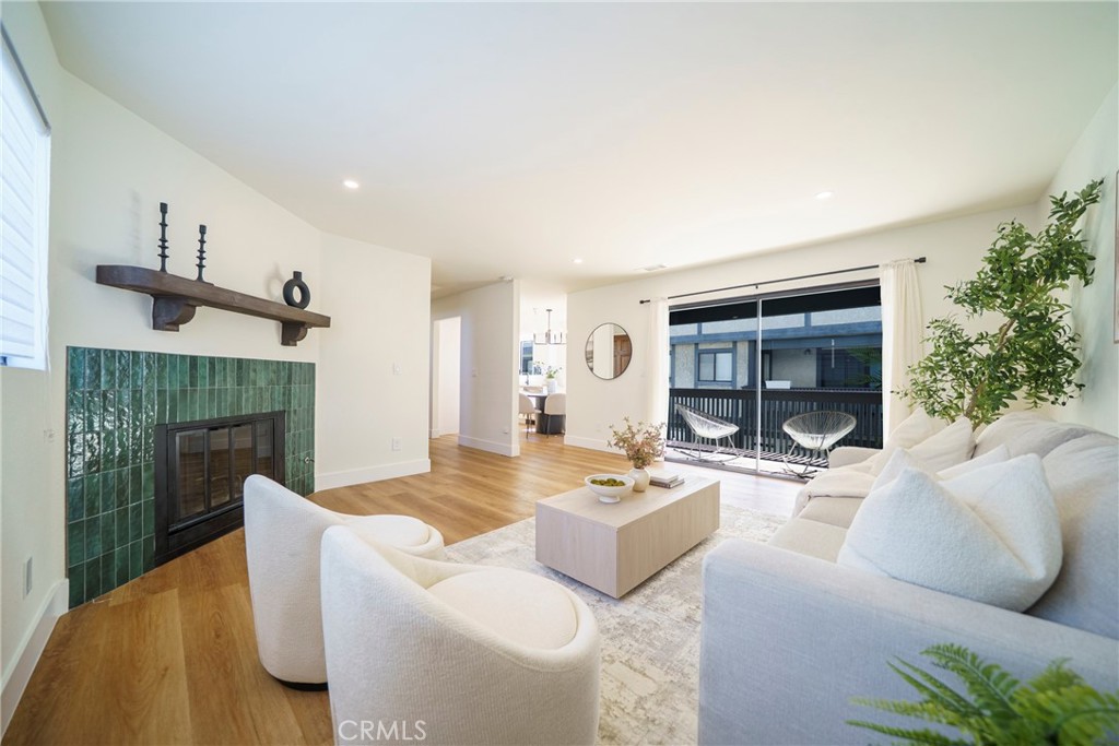 14927 Condon Avenue 7