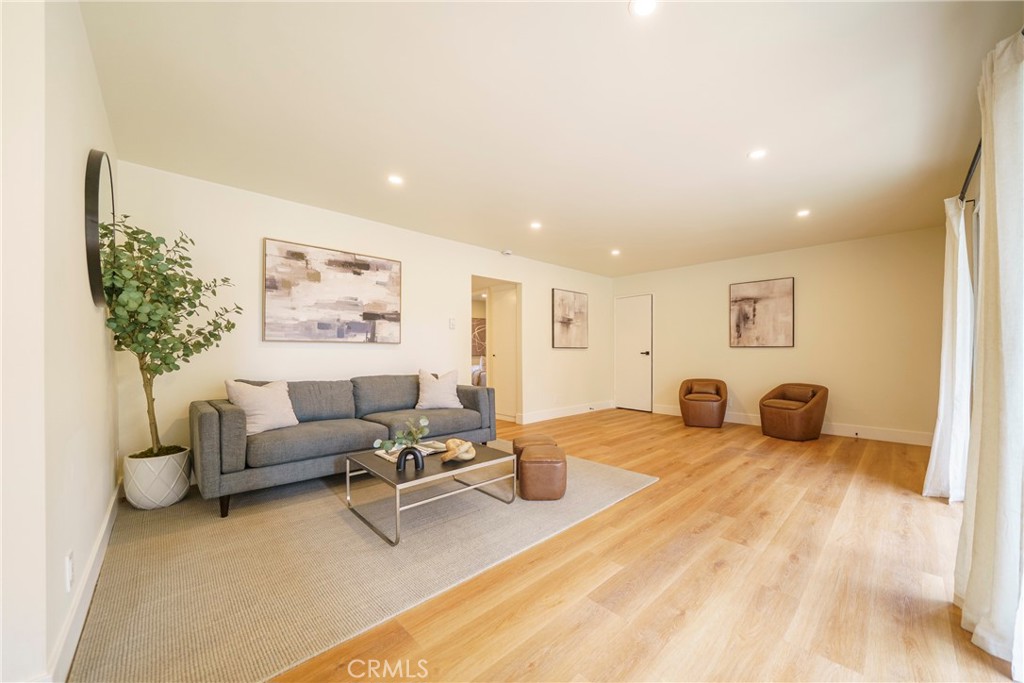 2940 W Carson Street 122