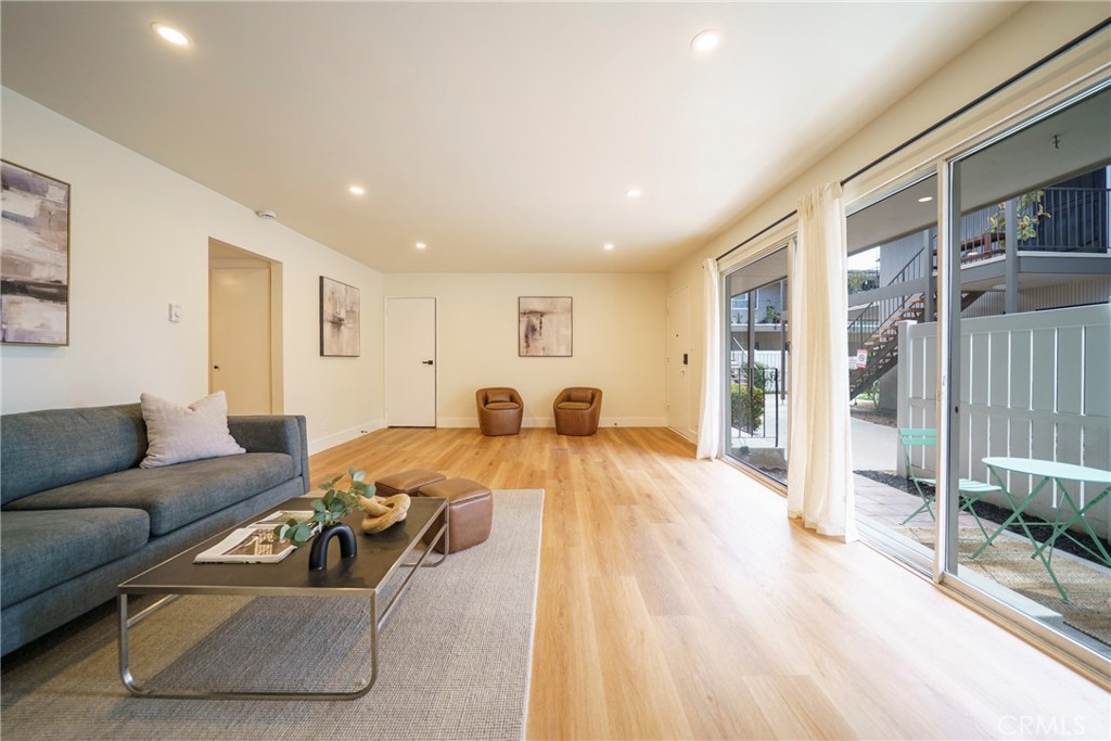 2940 W Carson Street 122