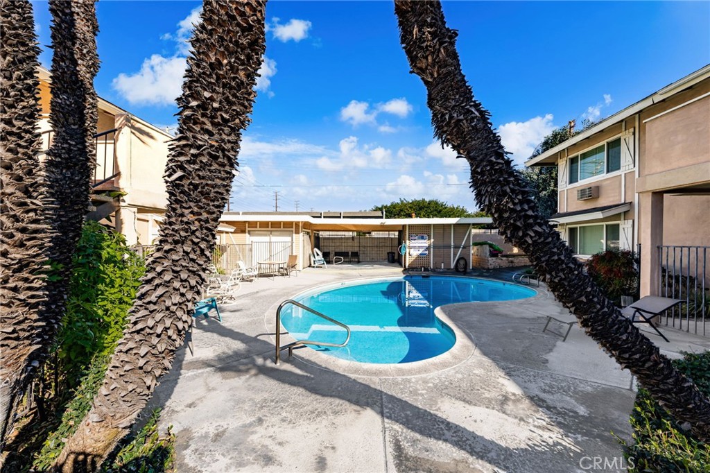 410 N Clark Street H