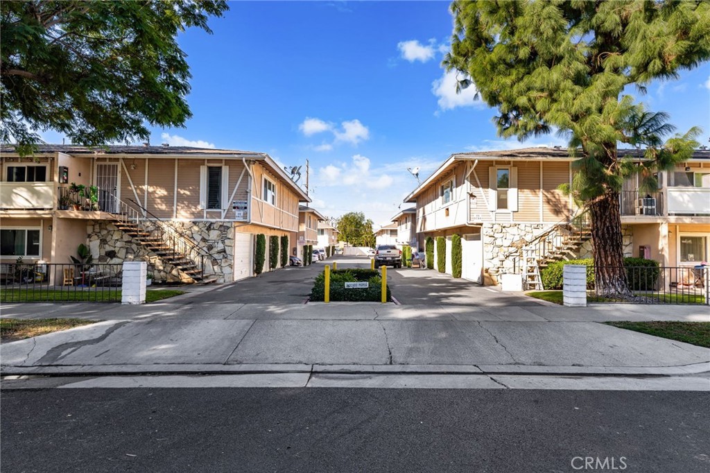 410 N Clark Street H