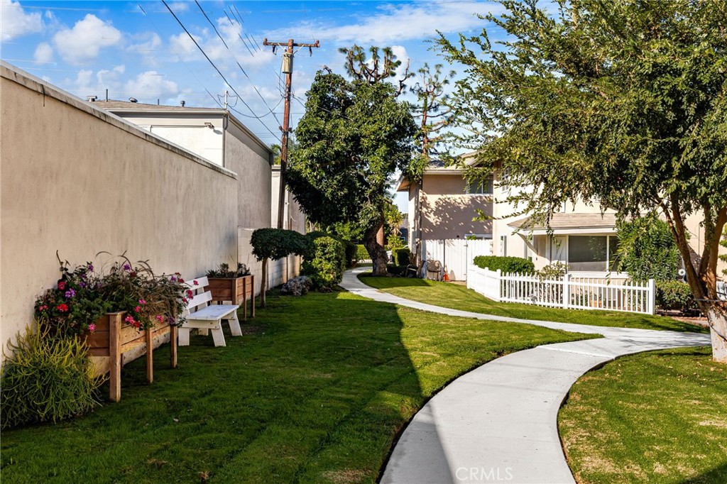 410 N Clark Street H