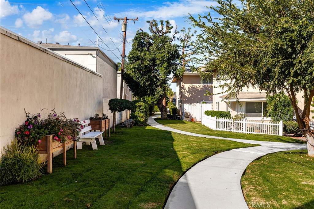 410 N Clark Street H