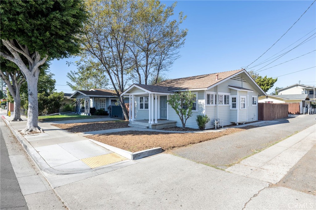 911 E Commonwealth Ave