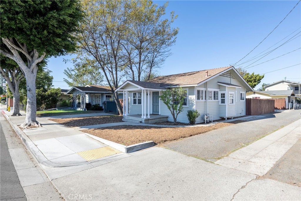 911 E Commonwealth Ave