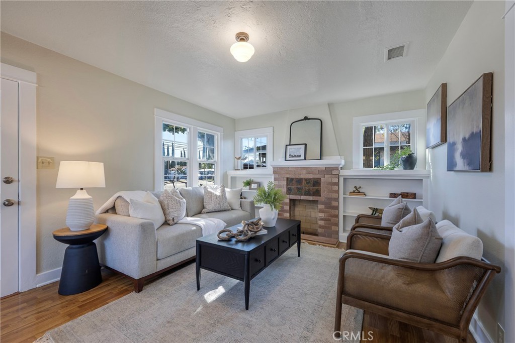 911 E Commonwealth Ave