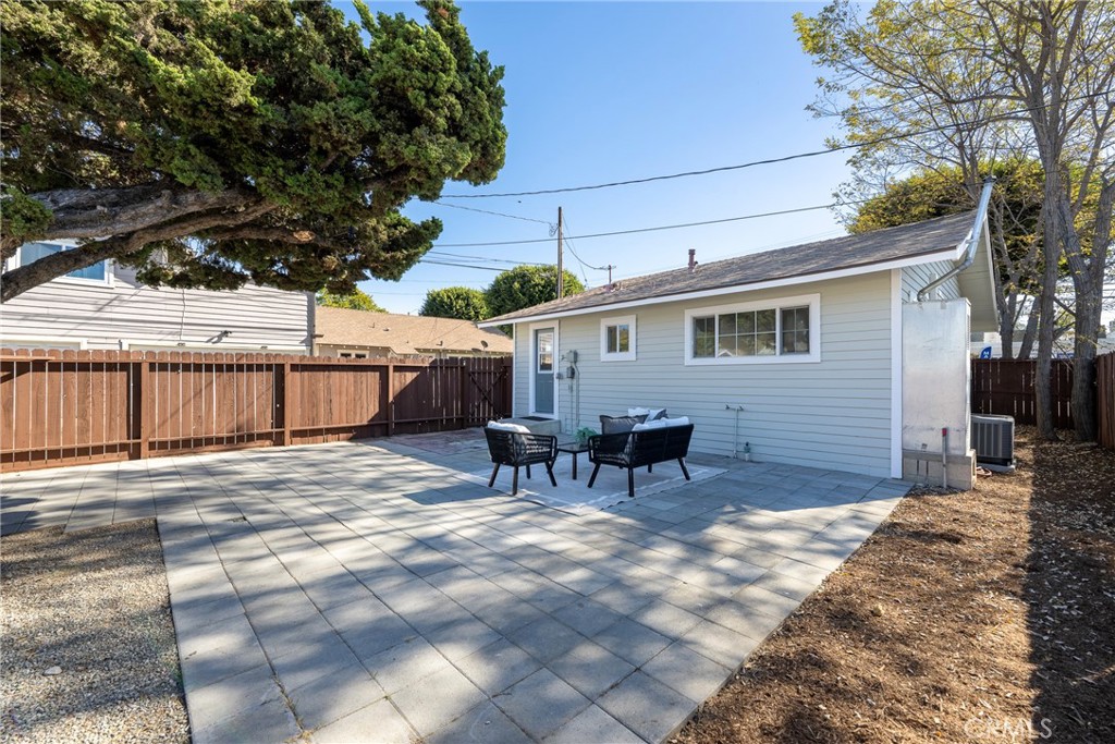 911 E Commonwealth Ave