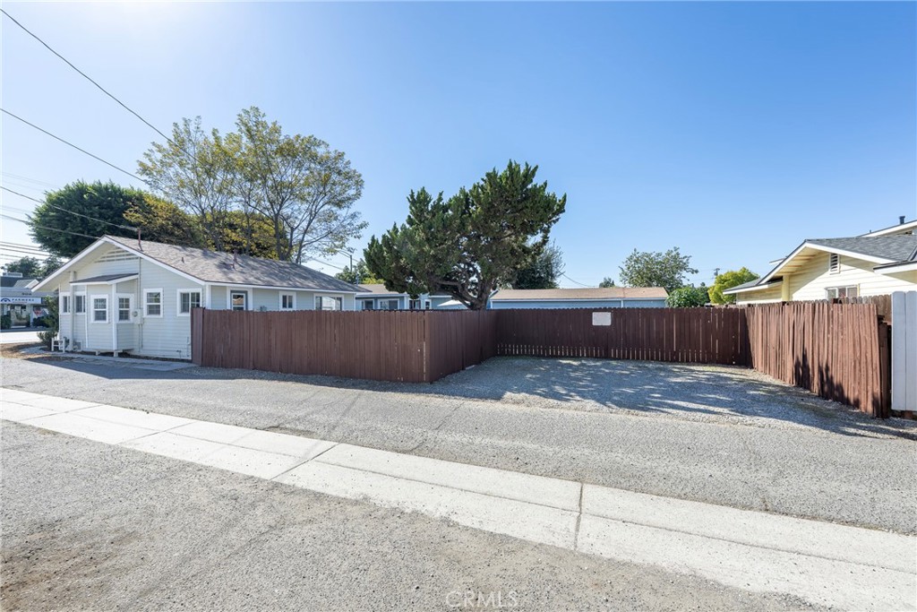 911 E Commonwealth Ave